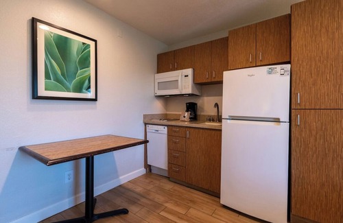 San Clemente Hotel | 3 Studios Units | Kitchen | Pool | Balcony | San Clemente Beach Access