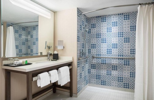 Downtown Cleveland Hotel | 3 Stylish Rooms w/City Views in DT Cleveland - Near RnR HoF