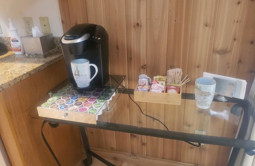 Onekama House | 30 acres to yourself, trails, sauna, jet tub, near 3 lakes & Arcadia Bluffs Golf