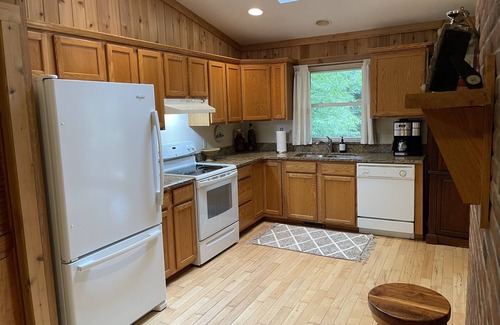 Onekama House | 30 acres to yourself, trails, sauna, jet tub, near 3 lakes & Arcadia Bluffs Golf