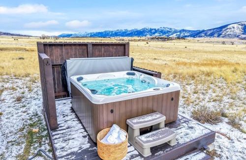 Emigrant House | 30 Miles To Yellowstone Hot Tub Game Room Ac