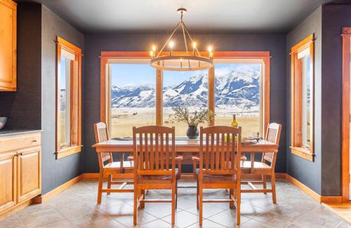 Emigrant House | 30 Miles To Yellowstone Hot Tub Game Room Ac