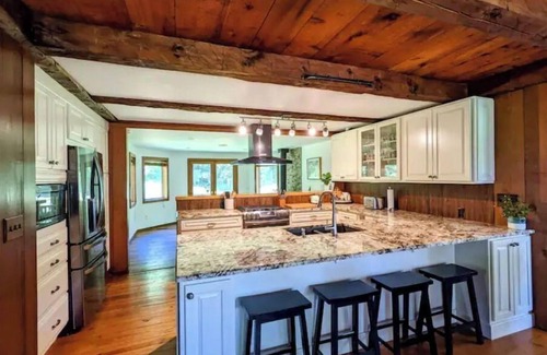 Hyde Park Other | 30 mins to Smuggs and Stowe! Tons of room for family and pets!