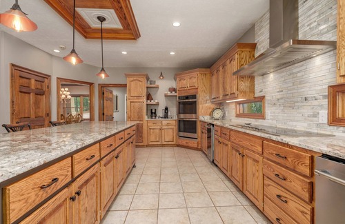 Lake Oconee House | 30% off, until 2026, Huge View, Pointe Lot, Dock, Pontoon, Theater, Fire Pit,WOW