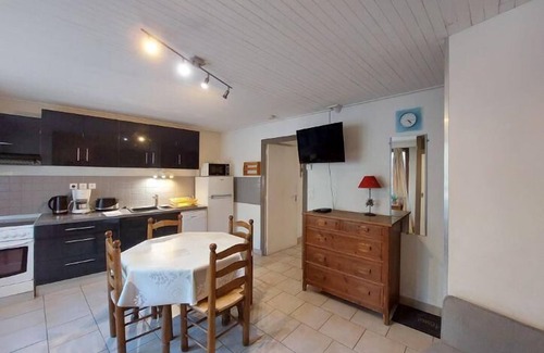 Brides-les-Bains Apartment | 300m from ski lifts, 1st floor, terrace, tv, 35m², Brides Les Bains