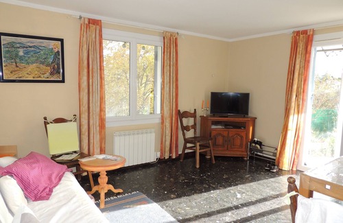Greoux-les-Bains Apartment | 300m from village center, apartment with garden in 1 green/calm house