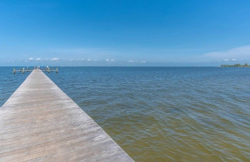 Ruskin Hotel | 301 Little Harbor Inn