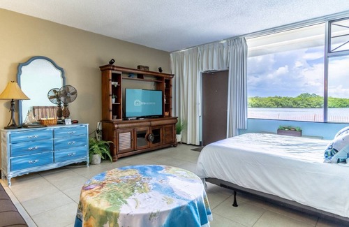 Ruskin Hotel | 301 Little Harbor Inn