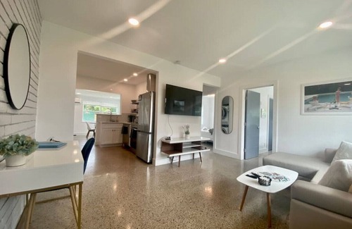 Delray Beach House | 301 · New 2bed/1ba 3 blocks to Atlantic Ave w/Pool #301