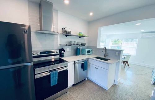 Delray Beach House | 301 · New 2bed/1ba 3 blocks to Atlantic Ave w/Pool #301