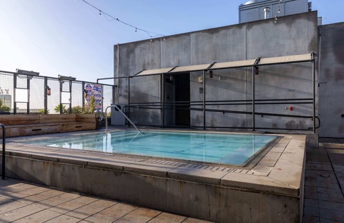 Historic Core Apartment | #302 - Kasa Downtown LA | Accessible King Room