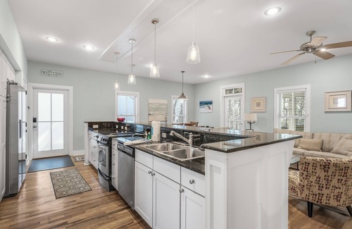 White's Gulfview House | 30A Beach Bungalow in Inlet: Steps from Sea, Pool with Golf Cart & Cruiser Bikes