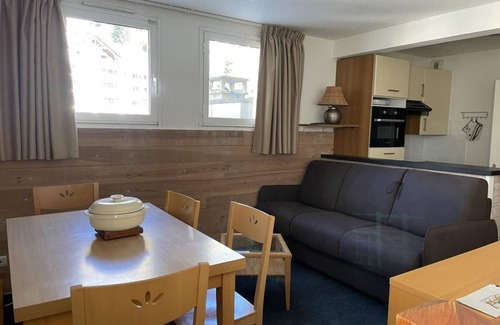 Eaux-Bonnes Apartment | 30m from resort center, 3rd floor, view resort, fitness, swimming pool, sauna, tv, ski locker, 35m²