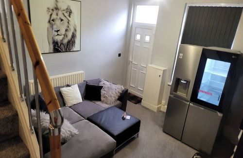 Burslem Apartment | 30mins from Alton Towers - Panama Apartments/Lodge
