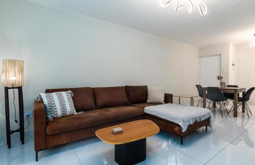 Sandown Apartment | 31 Madison Palms East