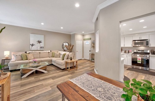 Huntington Beach Condo | 31+ Night Stay Condo | 24-7 Security | Pool | Cozy