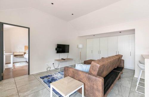 Greater Johannesburg Metropolitan Area Apartment | 31 on Gambia B - Lovely Apartment with secure parking