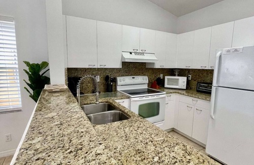 Boca Raton Apartment | 310D - Boca Retreat w/Pool, Parking, Near Evert Tennis & Shops