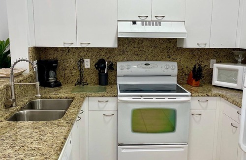 Boca Raton Apartment | 310D - Boca Retreat w/Pool, Parking, Near Evert Tennis & Shops