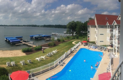 Delavan Lake Condo | 311 - Professionally Rehabbed 2BR, 2BA Lake View Condo w/Fireplace