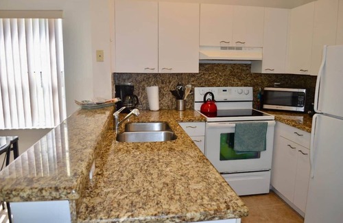 Boca Raton Apartment | 320D - Boca Retreat w/Pool, Parking, Near Evert Tennis & Shops