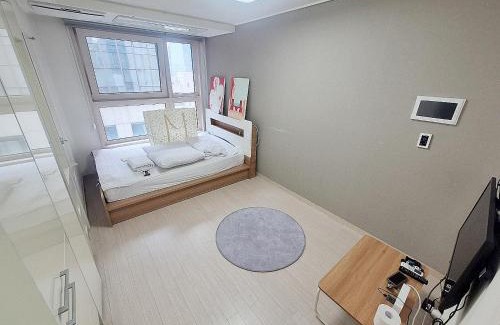 Seolcheon-myeon Apartment | 3217#Gangnam Urban Vogue Suites #Top-rated Unit # All-New Furniture & Peaceful Vibe# Sinnonhyeon 1min