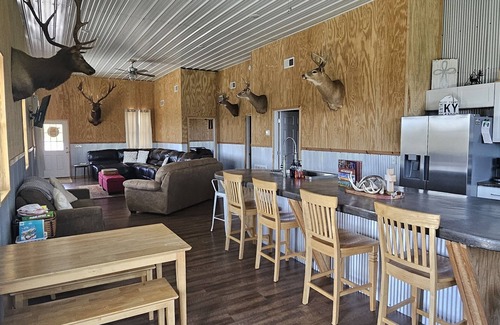 Jonesville House | 331 Acres of Comfort & Rest, ❤ of the Bluegrass- 12 mins from ARK w/Hot Tub