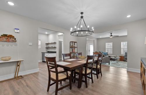 The Gate House | 3325 Bright Urban Comfort