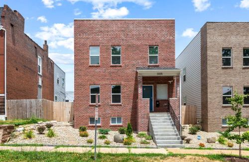 The Gate House | 3325 Bright Urban Comfort