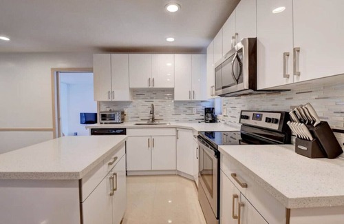 Boynton Beach House | 340A) Luxury Oasis with Pool - sleeps 15!