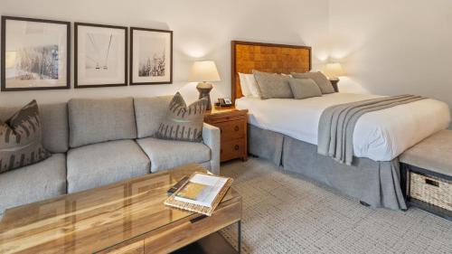 Stowe Area Resort | 343 Studio NATIONAL 3rd Floor Pool & Mountain Views By Stowe Mountain Rentals