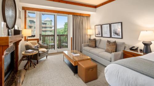 Stowe Area Resort | 343 Studio NATIONAL 3rd Floor Pool & Mountain Views By Stowe Mountain Rentals