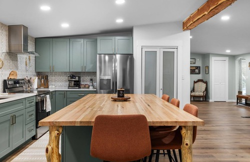 Bourbon Other | 35 Acre Lake Retreat-BBQ-Arcade-Firepit-Fishing