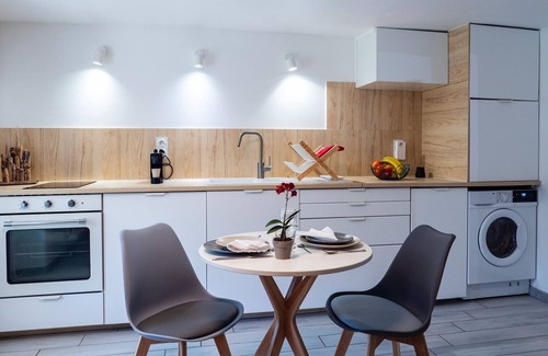 Orange Apartment | 35 m2 Apartment in Orange (Vaucluse). 15' walking distance from the city heart