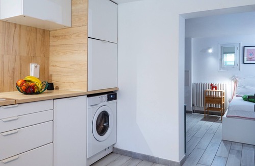 Orange Apartment | 35 m2 Apartment in Orange (Vaucluse). 15' walking distance from the city heart