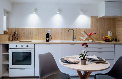 Orange Apartment | 35 m2 Apartment in Orange (Vaucluse). 15' walking distance from the city heart