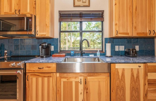 Bronson House | 35 minutes from both Gainesville and Ocala, 20 minutes from HITS