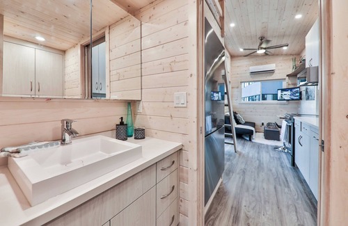 Halfmoon Bay House | 35 ‘ Tiny House RV pet friendly