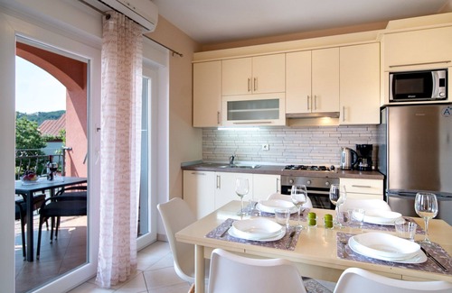 Lopar Apartment | 350 m vom Strandstrand Entfernt, Ideal für Familienurlaub, Voll Ausgestattet