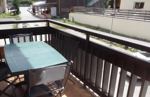 Valloire Apartment | 350m from ski slopes, 1st floor, balcony, parking, tv, ski locker, 27m², Valloire