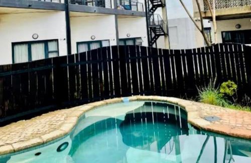 Downtown Johannesburg Apartment | 358 Craftsmanship