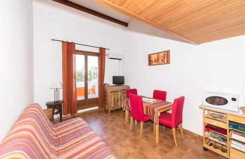 Saint-Cyr-sur-Mer Apartment | 36 m2 apartment in quiet residence with sandy beach 200m away