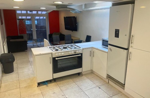 Selly Oak House | 360 Accommodation - Tiverton rd