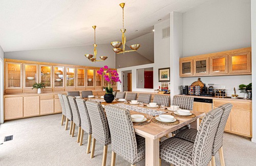 Bryson City Villa | 360° Mountain Views | Movie Theater & Hot Tub