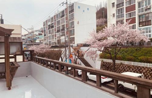 Jung-gu Apartment | 380 2F Oceanview Lovely Big Family House 6 People