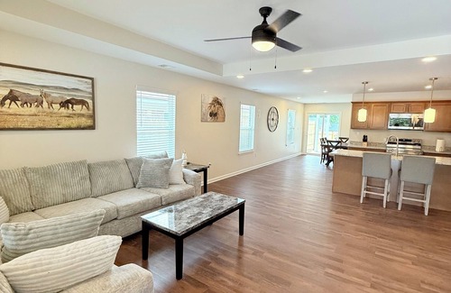 Jeffersonville - Clarksville House | 3803 Hamburg pike, New Home 2025, perfect for a family ,With hot tub,