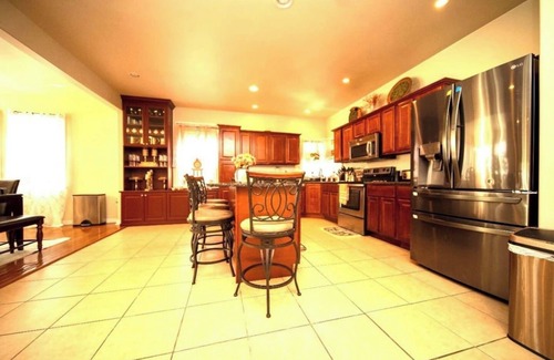 Roxborough House | 389B) Luxarious 1 BR!