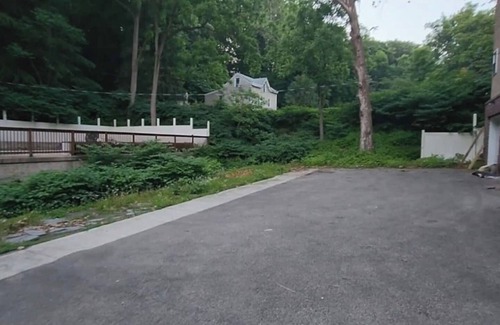 Roxborough House | 389B) Luxarious 1 BR!