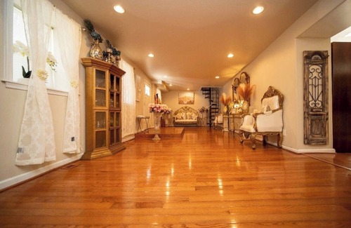 Roxborough House | 389B) Luxarious 1 BR!