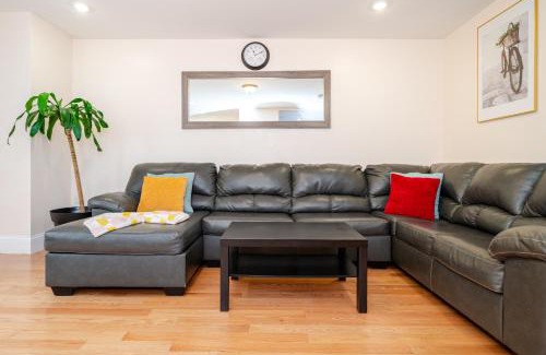 Quincy Apartment | 39 - 3BR Quincy - Stunning Townhouse near Adams